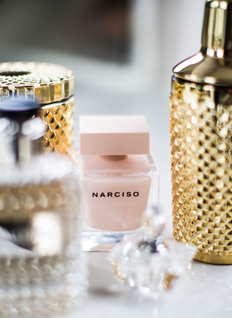 indoors, focus on foreground, western script, container, text, choice, food, pink, food and drink, still life, 4K, fragrance, near, glass, transparent