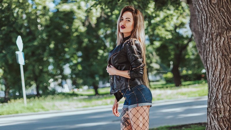 tattoo, leather jackets, adult, happiness, jean shorts, one person, casual clothing, day, outdoors, hairstyle, long hair, Fotoshi Toshi, leisure activity
