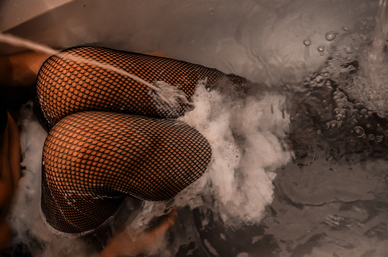 animal body part, indoors, wearing, animal themes, close-up, sea, no people, stocking, knee, sport, animals in the wild, leg, underwater, black, fishnet