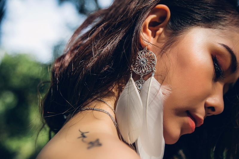 girl, headshot, one person, woman, adult, colored, smiling, girls, selective, accessory, beautiful woman, focus, close-up, wearing, hairstyle, boho, close