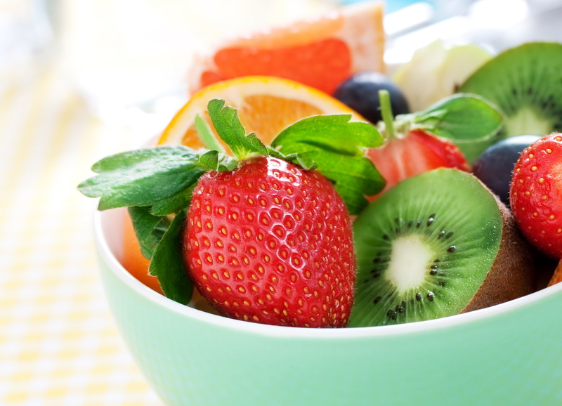 breakfast, vitamin, eating, berry Fruit, strawberries, plate, dessert, red, food, berries, fruit, green Color, kiwi, lettuce, backgrounds, still life, juicy