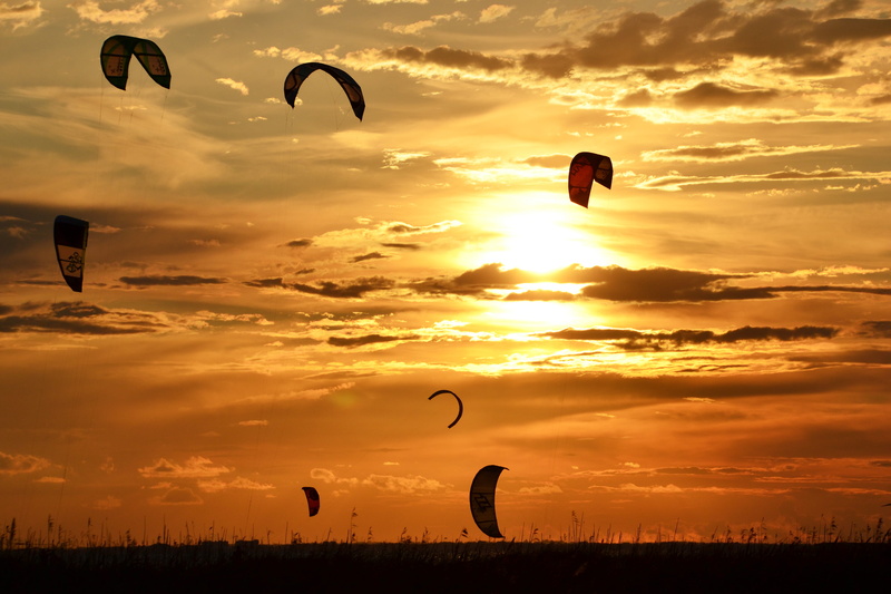 4K, beauty in nature, sport, tranquil scene, silhouette, transportation, evening, fitness, paragliding, kitesurfing, gliding, adventure, gold, unrecognizable person