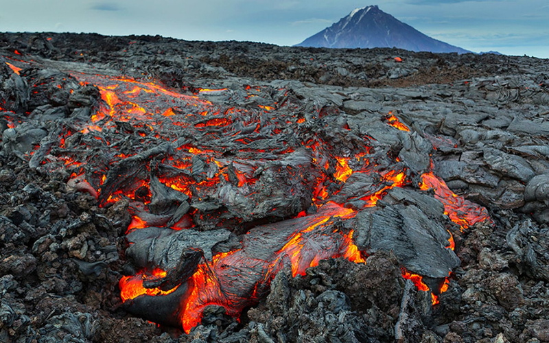volcanic landscape, landscape, caliente, scenics - nature, mountain, island, power in nature, water, environment, beauty in nature, land, non-urban scene