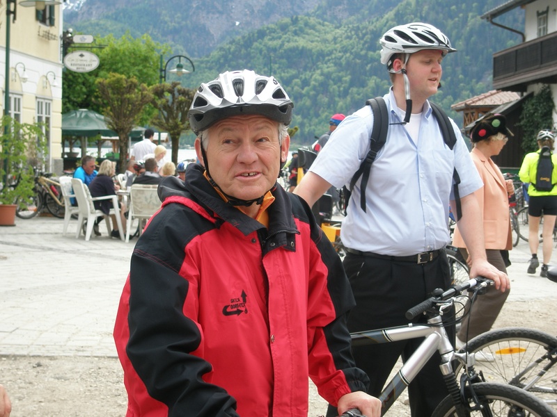 real people, headwear, biking sunday, females, outdoors, women, bicycle, lifestyles, helmet, portrait, leisure activity, 2K, prominent, incidental people