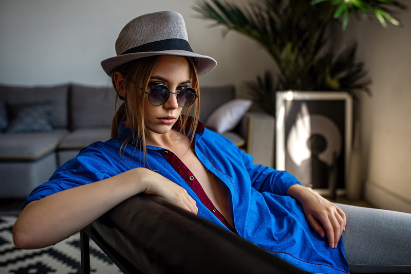 pose, portrait, shirt, glasses, hairstyle, makeup, bokeh, Yuri G See Also:, Ksenia Kokoreva, sofa, sitting, brown hair, jeans, hat, in the chair, Kseniya Kokoreva