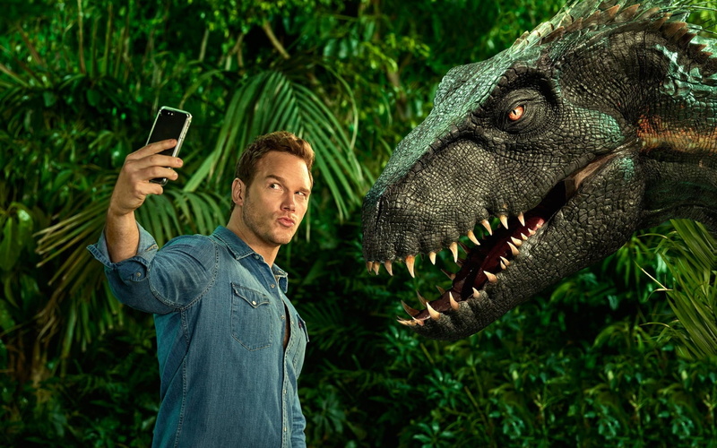 telephone, selfie, jungle, Chris Pratt, man, one person, photography themes, 720P, jurassic world, mobile phone, actor, fallen kingdom, wireless technology