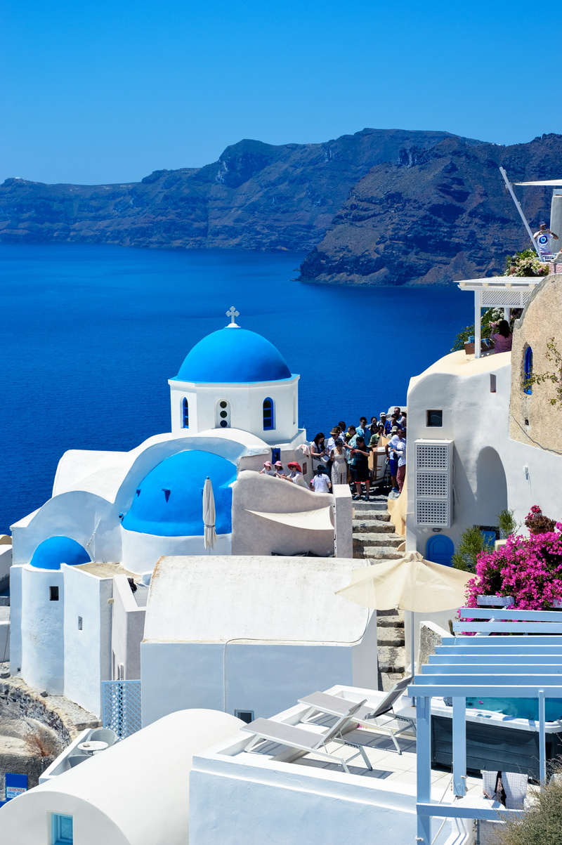 mountain, building exterior, blue, nature, dome, religion, travel destinations, 5K, building, belief, water, Europe, sunlight, santorini, relaxation, whitewashed