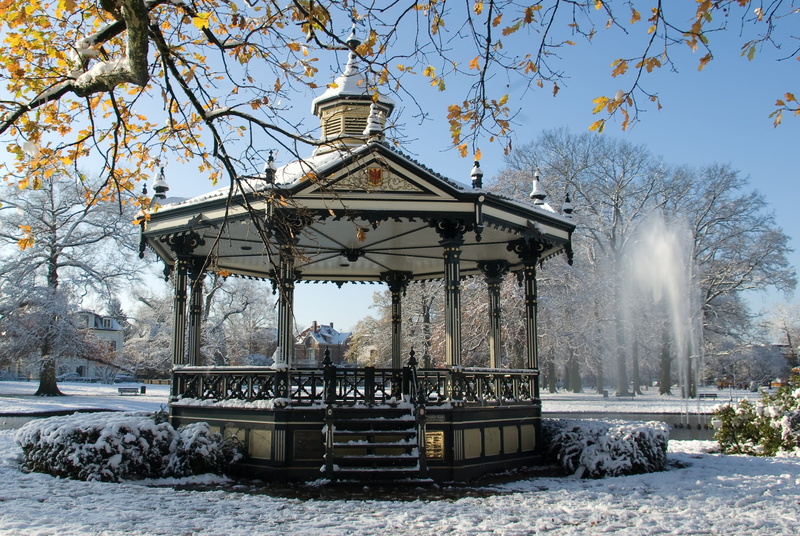 famous Place, season, cold - Temperature, cold temperature, cultures, white, christmas, brown, sunlight, built Structure, winter, snow, architecture, belief