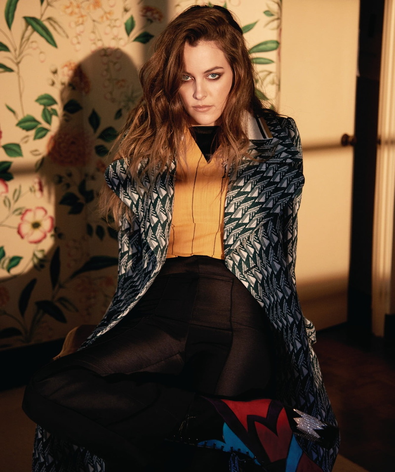 fashion model, young adult, Riley Keough, young women, actress, hairstyle, beauty, brown hair, portrait, adult, one person, indoors, 720P, fashion, clothing