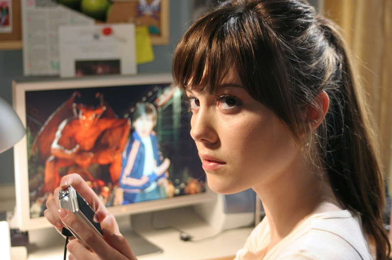 ponytail, girls, side view, holding, portrait, close-up, actress, 1080P, contemplation, Mary Elizabeth Winstead, profile view, headshot, indoors, brown hair