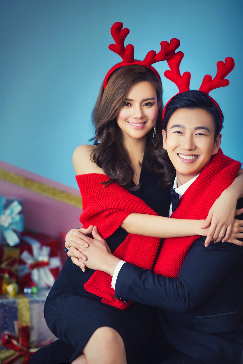 beautiful, couple - relationship, headband, woman, romance, reindeer, close-up, people, happiness, friendship, young women, love, red, smiling, handsome