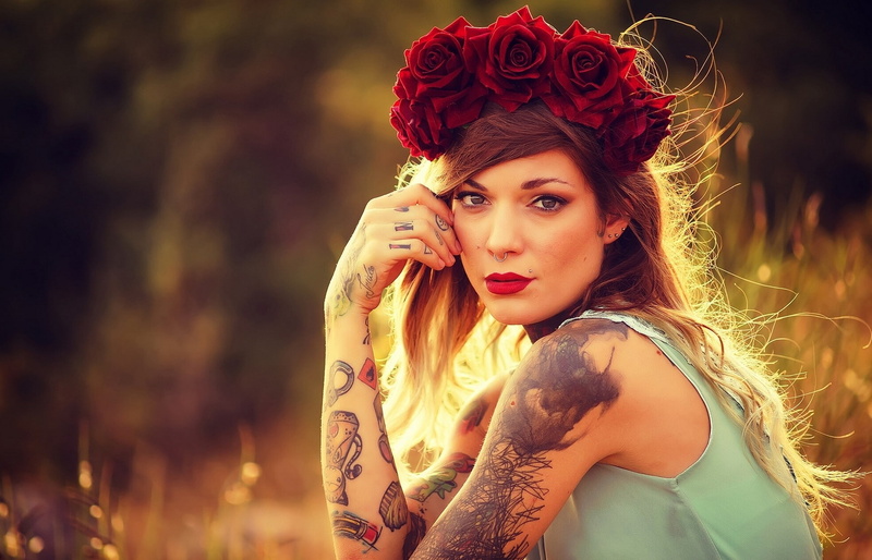 wreath, mood, flowers, 1080P, doe, kalyaki-Malaki, refen, look, roses, Refen Doe, body piercings, girl, model, tattoos