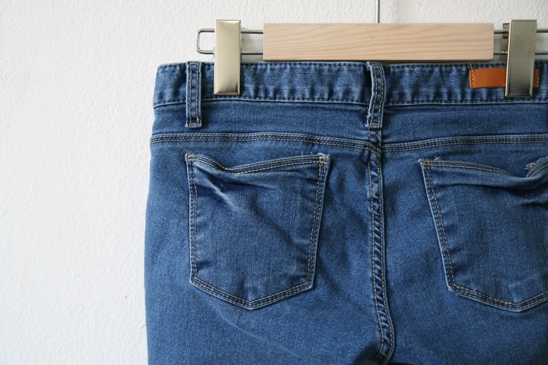 no people, fashion, photography, bonded, rear view, jeans, business, hanged, detail, still life, hanger, casual clothing, close, garment, textured, wooden