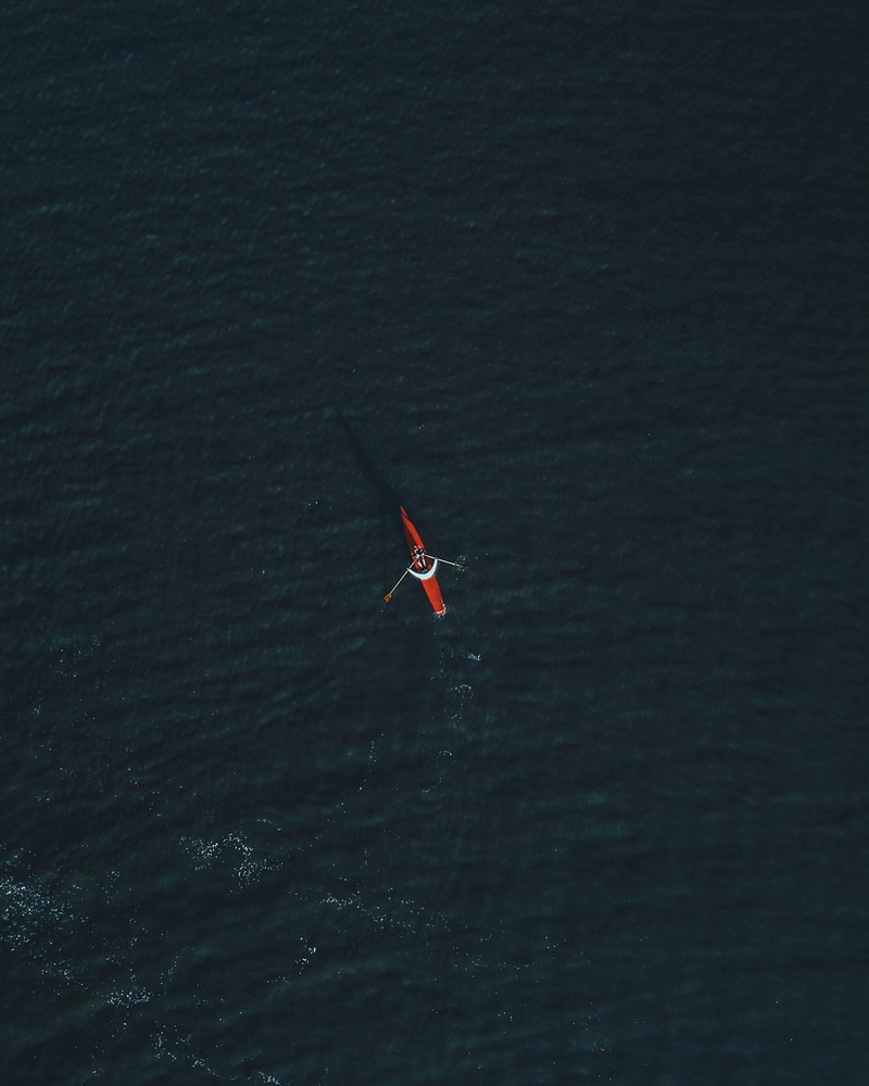one person, sport, lifestyles, deep water, real people, ocean, outdoors, red, beauty in nature, riding, open sea, adventure, sea, sea side, daytime, water