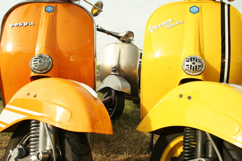 vehicle, security, vespa, land vehicle, protection, focus on foreground, sprint, cult, two wheeled vehicle, communication, old, motor vehicle, flitzer