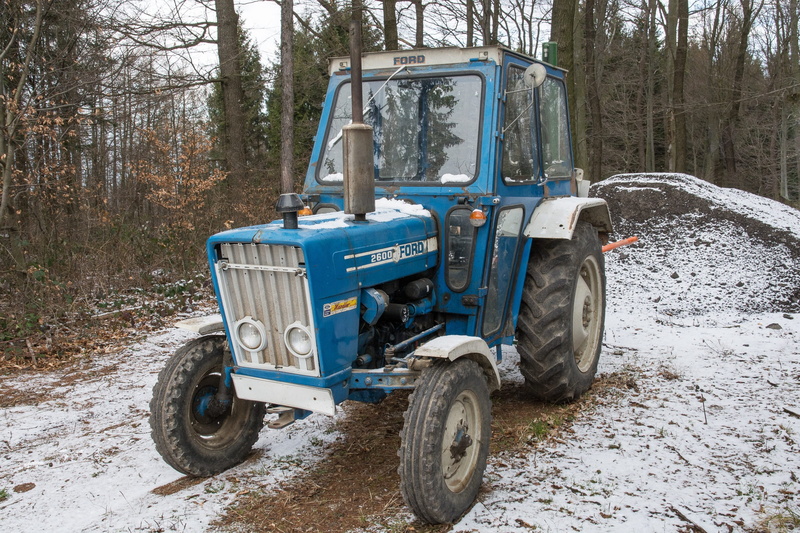 land vehicle, Agricultural Machine, travel, mode of transportation, day, plant, mode of transport, non-urban scene, tractor, blue, land, transportation
