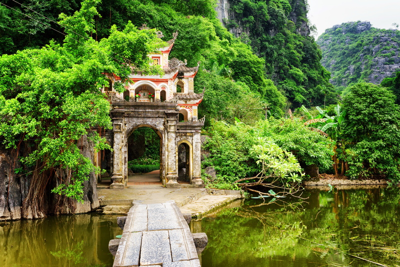 rocks, palm trees, Bich Dong Pagoda, Vietnam, arch, trees, jungle, the bushes, greens, Ninh Binh Province, 5K, mountains, lake, forest