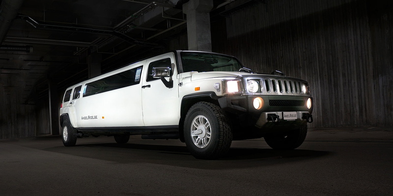 ominous, luxurious, travel, transportation, mode of transportation, stretch, limousine, clean, sign, night, new, sports Utility Vehicle, architecture, dark