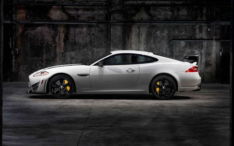 indoors, Jaguar XKR, land vehicle, no people, white color, transportation, motor vehicle, day, Jaguar XKR-S GT, sports car, Jaguar, mode of transportation