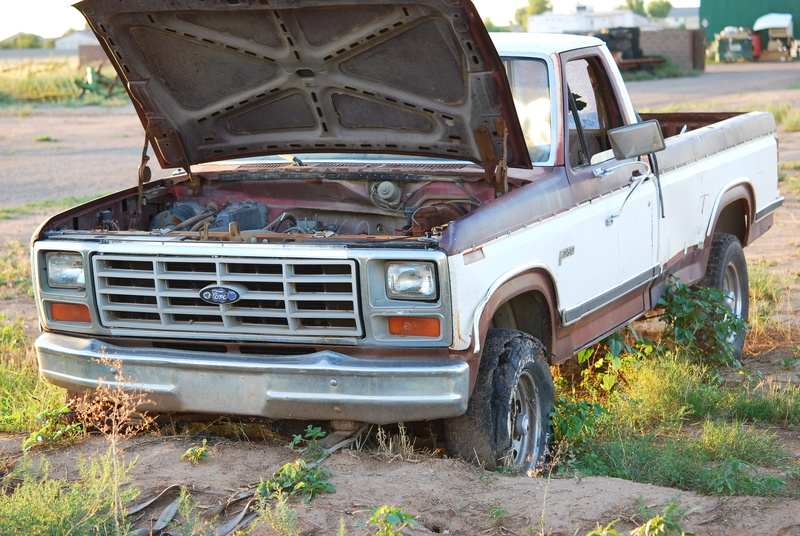 retro styled, old truck, dilapidated, 4K, Ford, single, junkyard, Old, no People, deterioration, abandoned, outdoors, pickup, trucks, old-fashioned, mud