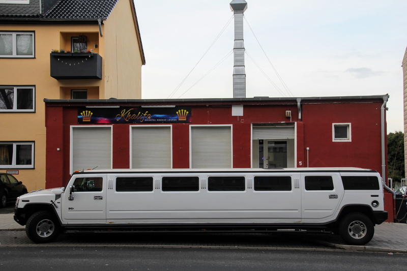 parking, limo, travel, built structure, hammer, land vehicle, commercial land vehicle, Limousine, stationary, luxury, outdoors, street, Stretch Limo, auto