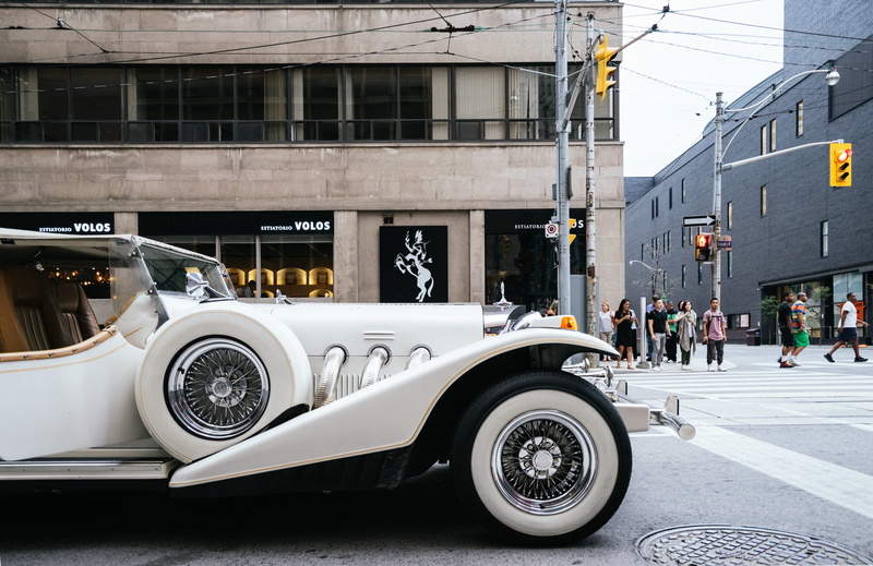 city, car, transportation system, classic, vehicle, traffic light, white, architecture, brown, motion, street, automotive, people, drive, intersection