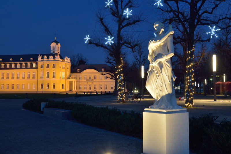city, male likeness, abendstimmung, nature, illuminated, sculpture, statue, outdoors, castle, building exterior, sky, human representation, tree, art and craft