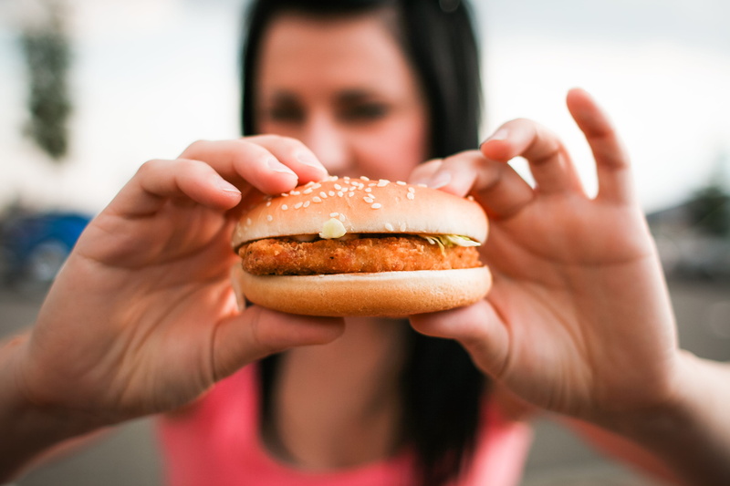 mid adult, Hamburger, cheese, mid adult women, food And Drink, bun, take Out Food, fast Food, bread, focus on foreground, Girl, hungry, 4K, holding, food