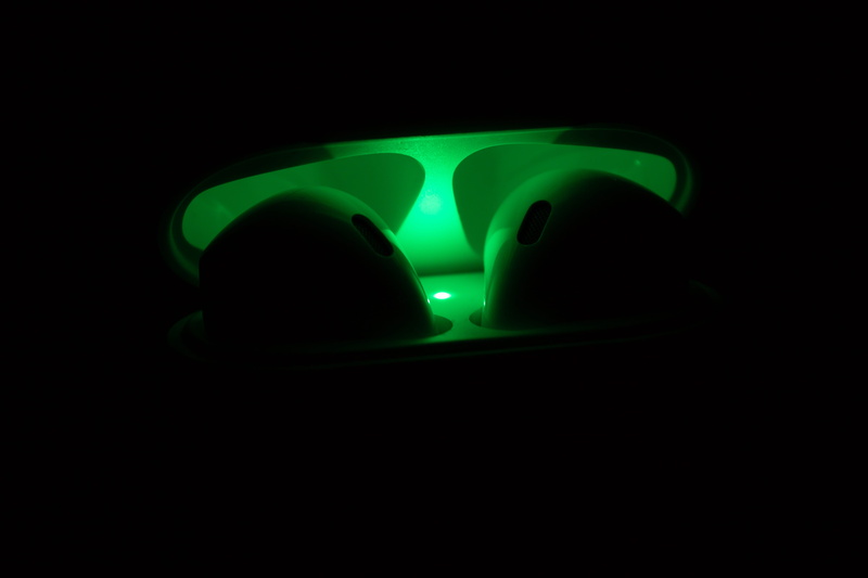 background, studio shot, night, darkroom, open, one person, unrecognizable person, opening, body part, close-up, human body part, green color