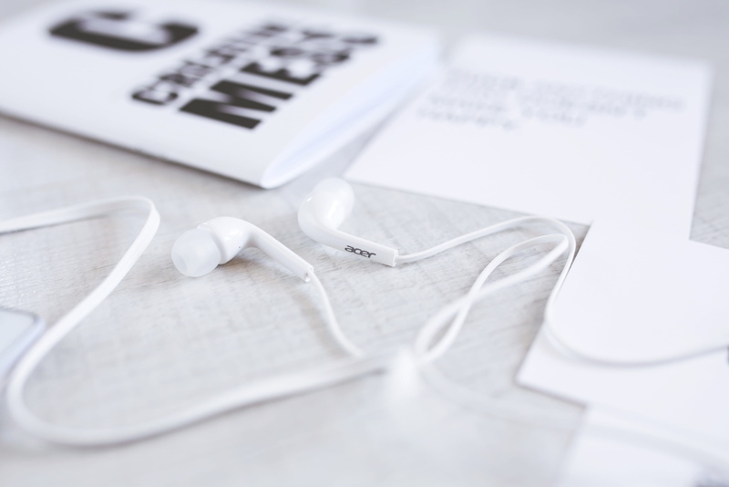 4K, white, no people, selective focus, modern, small group of objects, number, still life, healthcare and medicine, acer, tape measure, close-up, desk