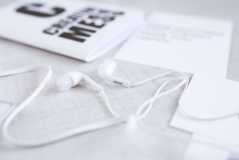 headphones, studio shot, digital, minimal, scissors, technology, emotion, wire, sound, selective focus, white, close-up, table, needle, music, textile