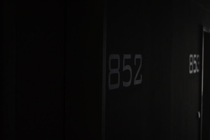 black background, black color, mouse, information sign, security, computer, western script, white color, pitch black, desktop, guidance, reflect, hardware