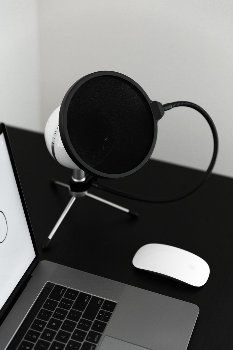 mobility, modern, macbook pro, black Color, white, tech, apple, internet, monochromatic, equipment, single Object, computer, laptop, beside, office, technology