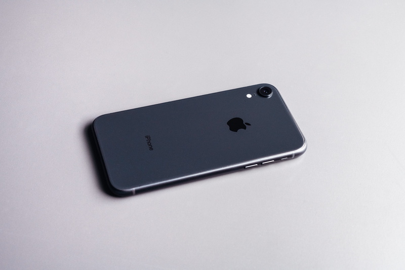 arts culture and entertainment, connection, wireless technology, mobile phone, cell phone, device, aesthetic, black, tech, black color, iphone x, studio shot