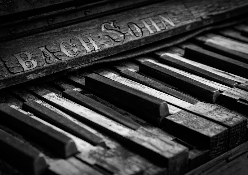 selective focus, macro, antique, backgrounds, old piano, 1080P, metal, equipment, Bach, retro Styled, old, old-fashioned, keys, dirty, musical instrument