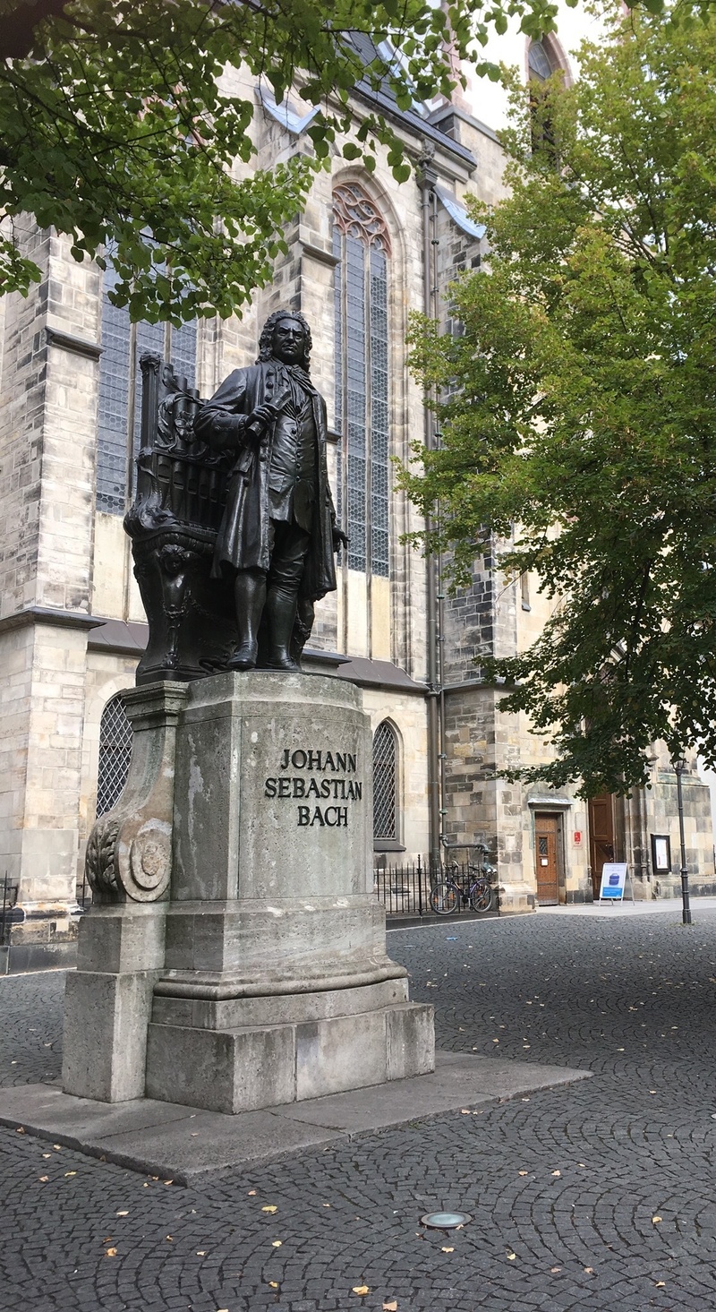 the past, 1080P, city, male likeness, outdoors, building, sculpture, creativity, johann sebastian bach, nature, no people, bach, bach monument, statue