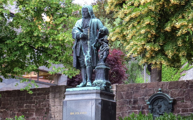 growth, built structure, tree, history, 1080P, craft, outdoors, nature, day, the past, stone, low angle view, johann sebastian bach, plant, statue, monument