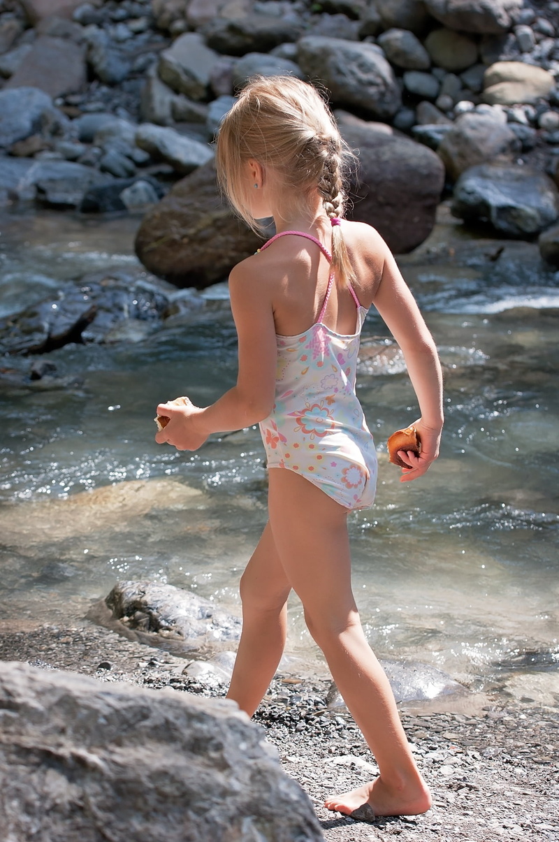 lifestyles, leisure, water, day, fun, feel nature, bach, experience, blond, cooling, experience nature, women, nature, land, 1080P, hairstyle, walking