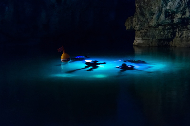 night, scuba, solid, rock - object, depth, pria, cave, illuminated, silhouette, torrent, 4K, diver, two people, underwater, rock, sub, dark, sea, swimming