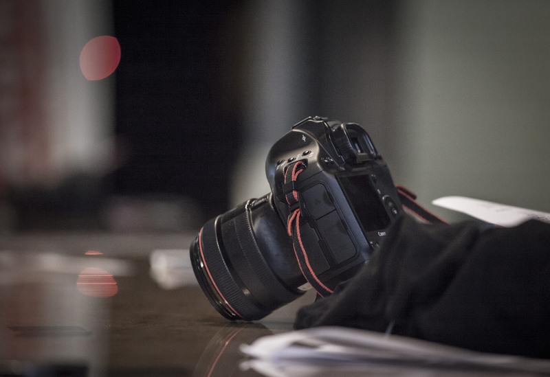 men, lifestyles, 5K, alloy wheel, machine, wheel, canon, indoors, camera lens, sport, mask, photography, occupation, camera, focus on foreground, leisure activity