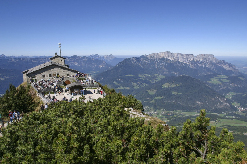 building exterior, landscape, mountain, travel destinations, tree, outdoors, beauty in nature, belief, nature, religion, plant, 2K, berchtesgaden, mountain range