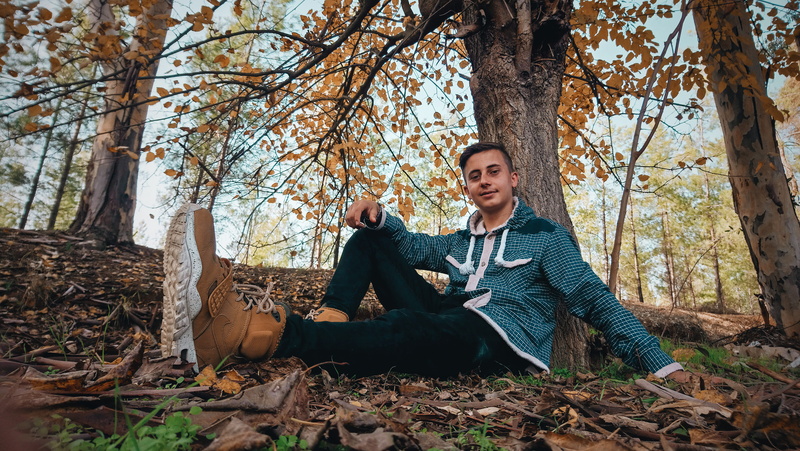 5K, forest, couple - relationship, men, landscape, sitting, casual clothing, real people, near, leaves, plant, leisure activity, change, smiling, outdoors