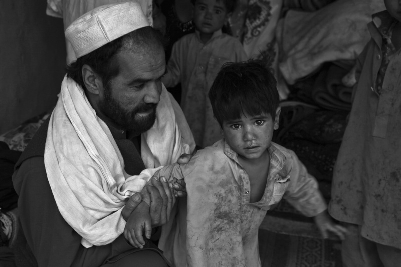 help, afghanistan, man, daughter, poor, women, family, two people, emotion, dirty, men, mature men, mid adult, hope, adult, childhood, real people, carrying