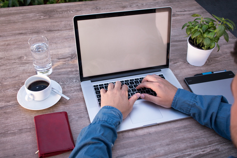 white, wooden table, healthy, hell, wallet, table, pc, surfing the net, taps, pro, near, wood - material, office, keys, coffee, refreshment, wireless technology