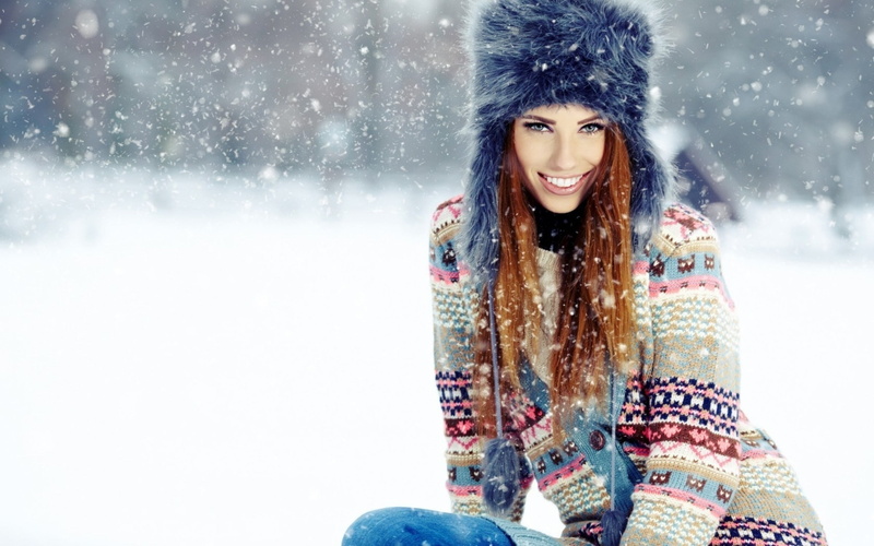 2K, blue eyes, Izabela Magier, fluffy hat, depth of field, smiling, women, redhead, snow, winter