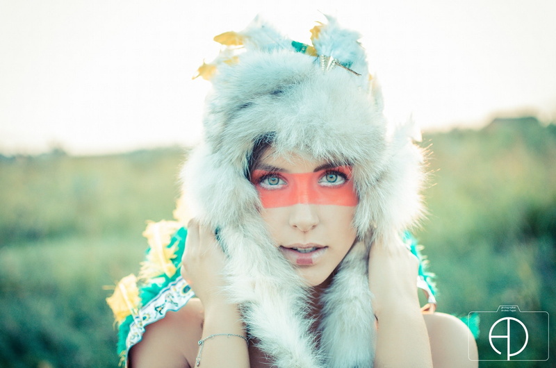 1080P, women, looking at viewer, face paint, fluffy hat, green eyes