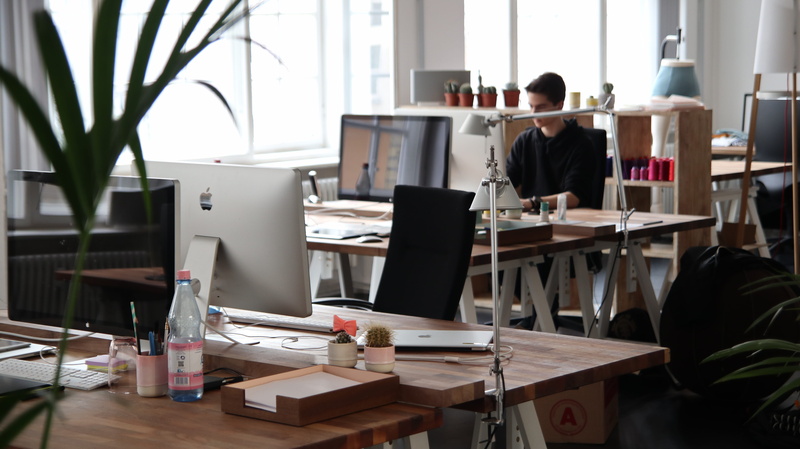 sitting, communication, workplace, real people, employee, table, imac, room, chair, urban, front, indoors, business, work, design, furniture, connection