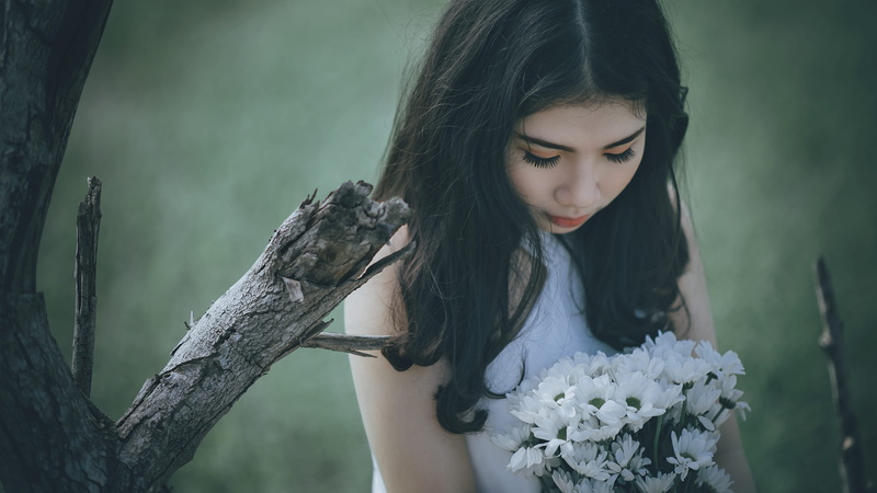 beautiful woman, wear, flower, child, photoshoot, outdoors, contemplation, woman, top, focus on foreground, nature, teenager, bouquet, white, looking, female