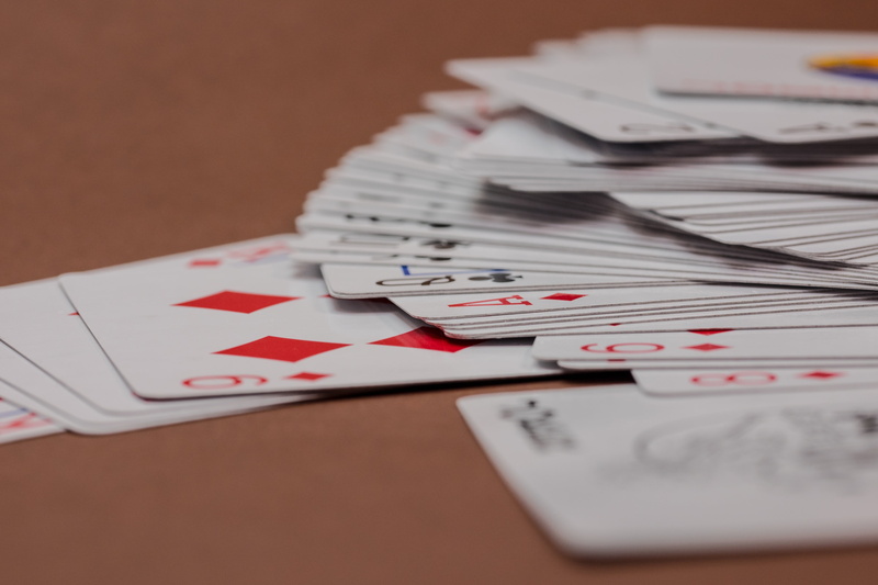 rummy, series, red, addiction, 4K, heart, profit, finance, brown, large group of objects, pik, game table, order, relaxation, white color, casino, win
