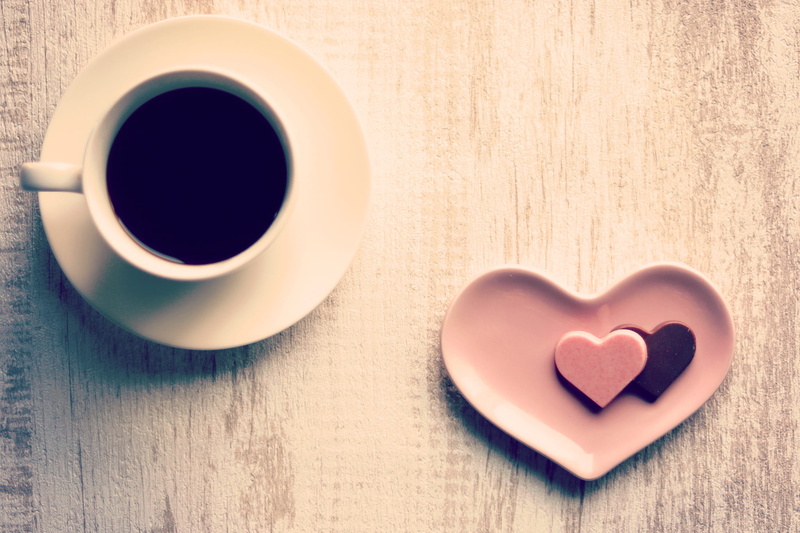 sweet food, 1080P, near, freshness, drink, cup, mug, hear, black, backgrounds, food, saucer, filled, morning, no people, wood grain, shape, liquid, plate